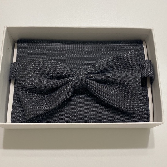 Calvin Klein Dark Gray Pindot Bow Tie & Pocket Square Set